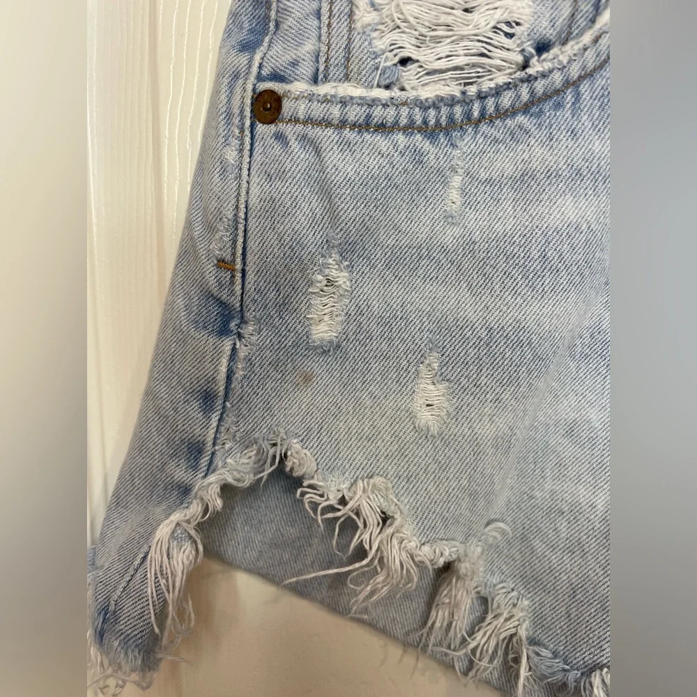 Agolde Distressed Light Wash Jean Shorts Size 26 - Picture 2 of 7
